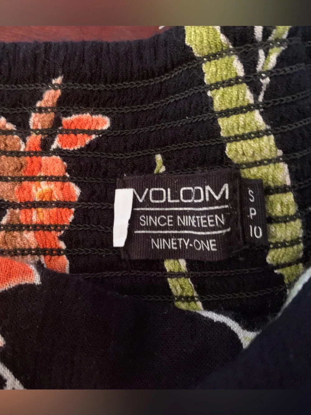 NWT Volcom Black Floral Smocked-Waist Shorts - Picture 2 of 10